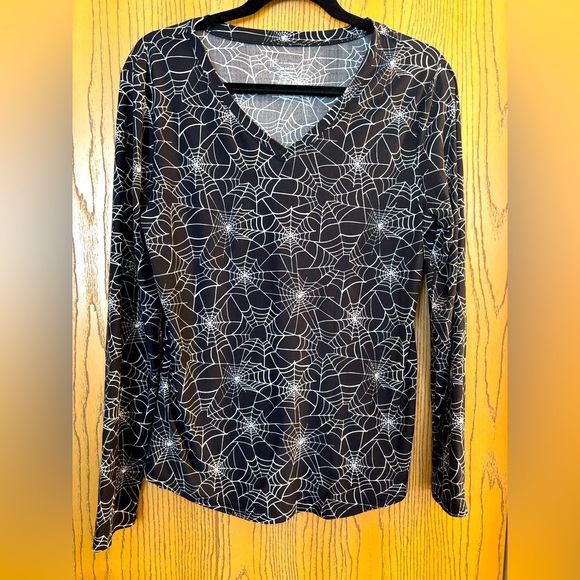 No Boundaries Black and White Spider Web Pattern LS Tee - Picture 1 of 6